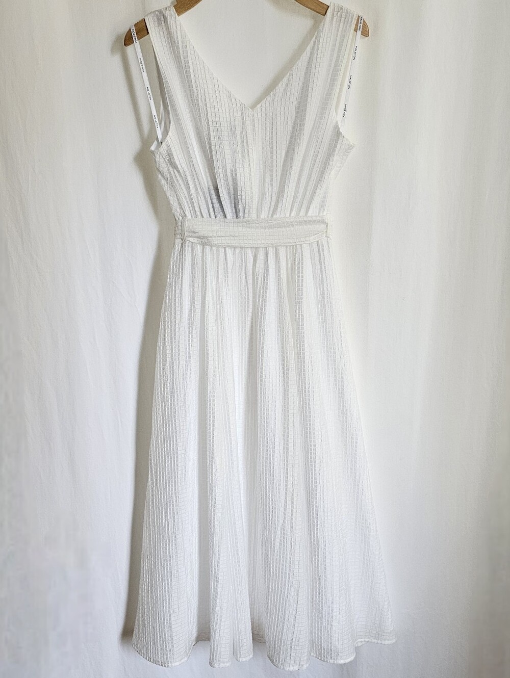 Halston White Sleeveless Seersucker Belted Flare Midi Dress - Picture 8 of 16
